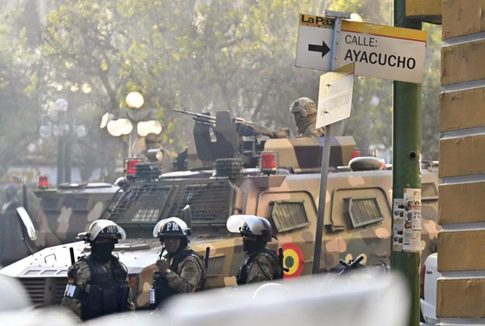 UN OFICIAL BOLIVIANO ADVIERTE A LOS POLÍTICOS DEL USO DEL EJÉRCITO PARA SUS PROPIOS FINES
