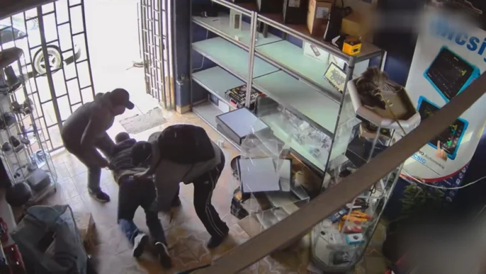 “Solo déjenme ir”: trabajador suplicó por su vida mientras delincuentes armados robaban