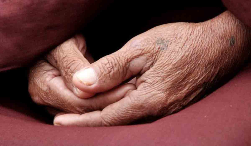 Un trágico hallazgo: Adulto mayor encontrado sin vida; la Policía investiga a su círculo familiar