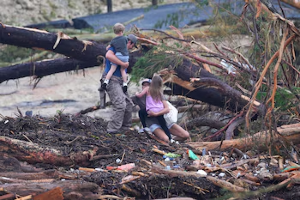 Campamento de terror: el testimonio de las jóvenes mexicanas que salvaron a 20 niñas durante inundación en Texas