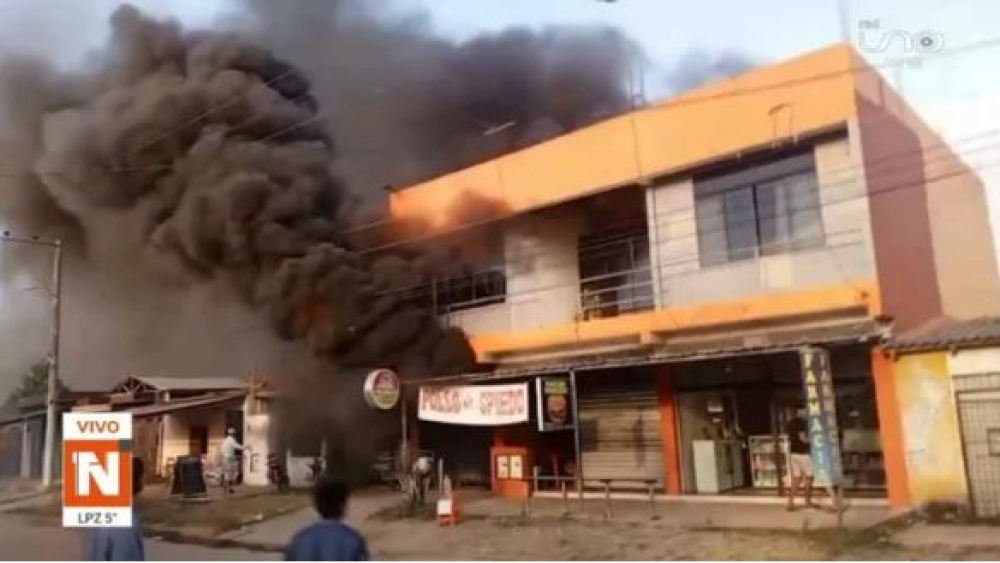 “Ayúdenme, mi hermano está adentro”: angustia por incendio en Santa Cruz; vecinos salvaron a un hombre