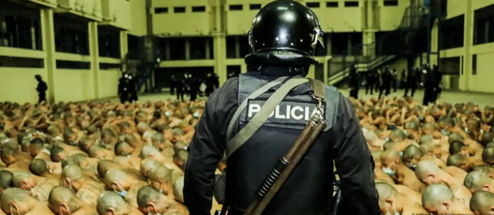 Abogada crítica de Bukele fue llevada a cárcel más aislada