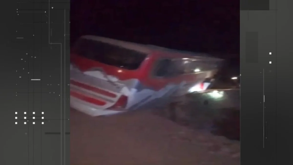 Bus con destino a Cochabamba casi cae a un precipicio por evadir bloqueos