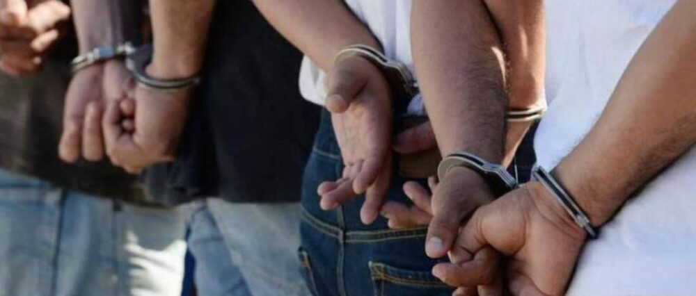 Aprehenden a tres adultos y dos adolescentes que trasladaban 6.000 litros de combustible