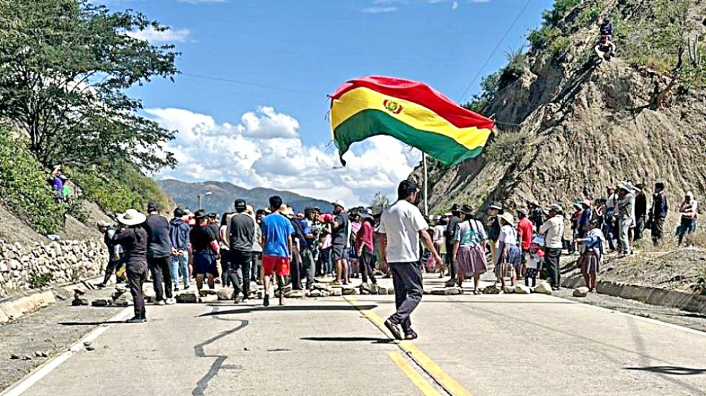 Evistas multan con Bs 150 a comunarios que no participan del bloqueo de caminos