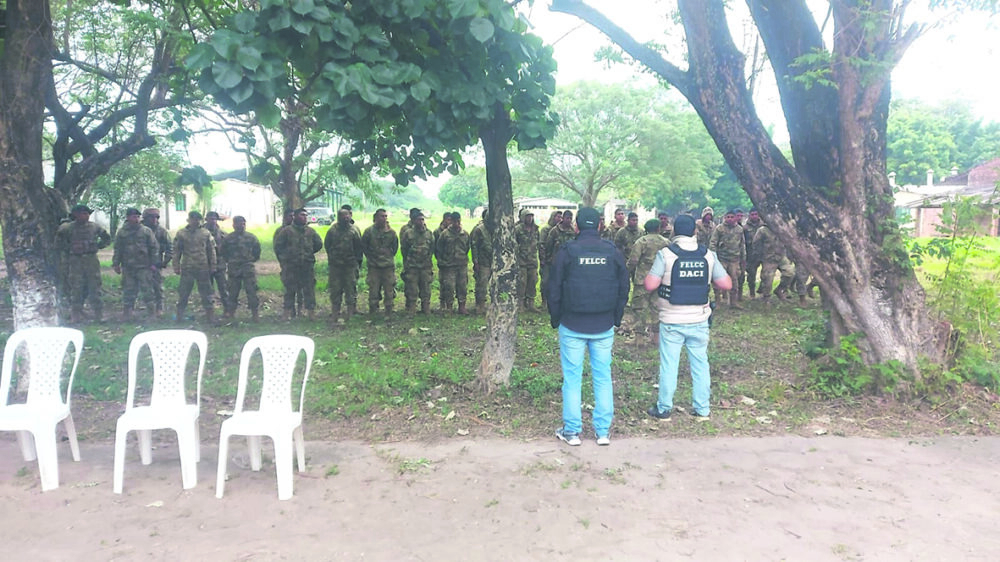 Soldados centinelas revelan que sujeto de negro huyó tras asesinato de coronel
