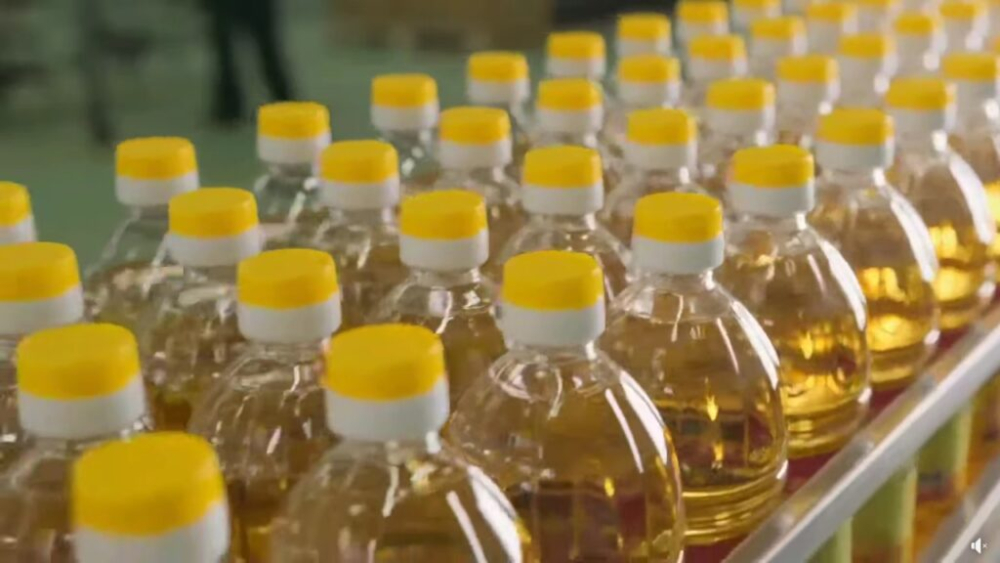 Gobierno y productores acuerdan puentes aéreos militares para transportar aceite y entregar el producto en supermercados