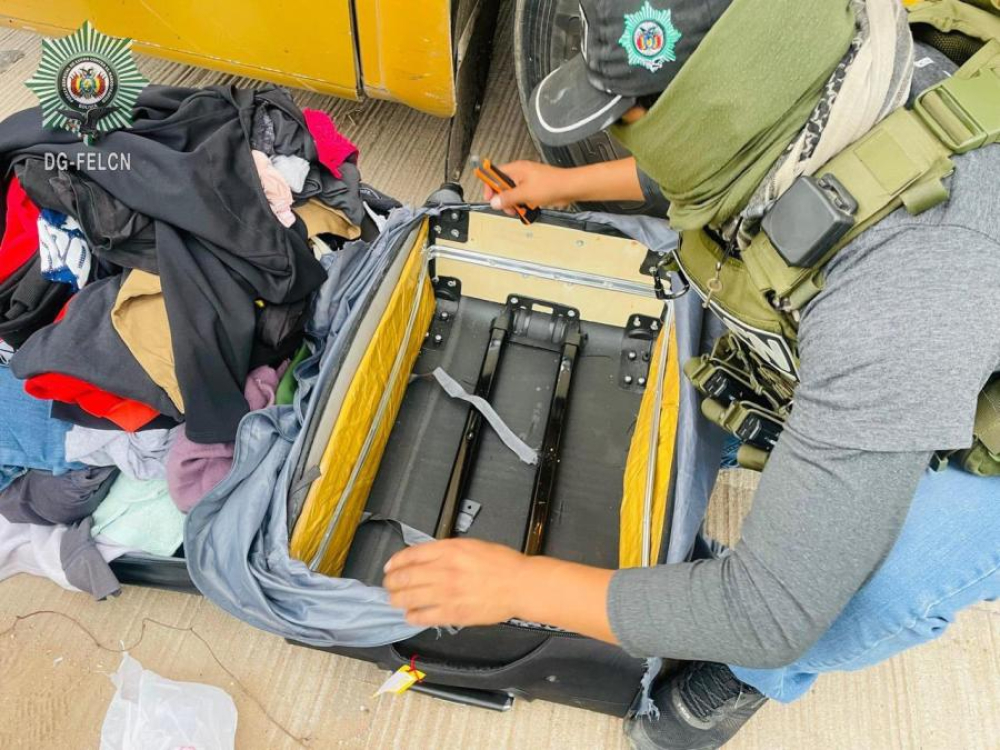 Secuestran maleta con laminas de droga de alta pureza en la frontera con Brasil