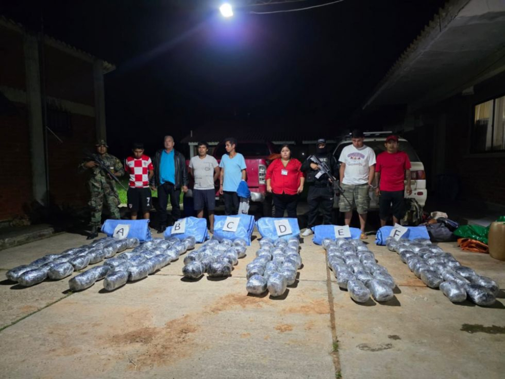 Aprehenden a seis personas con 127 kilos de marihuana en la carretera a Santa Cruz