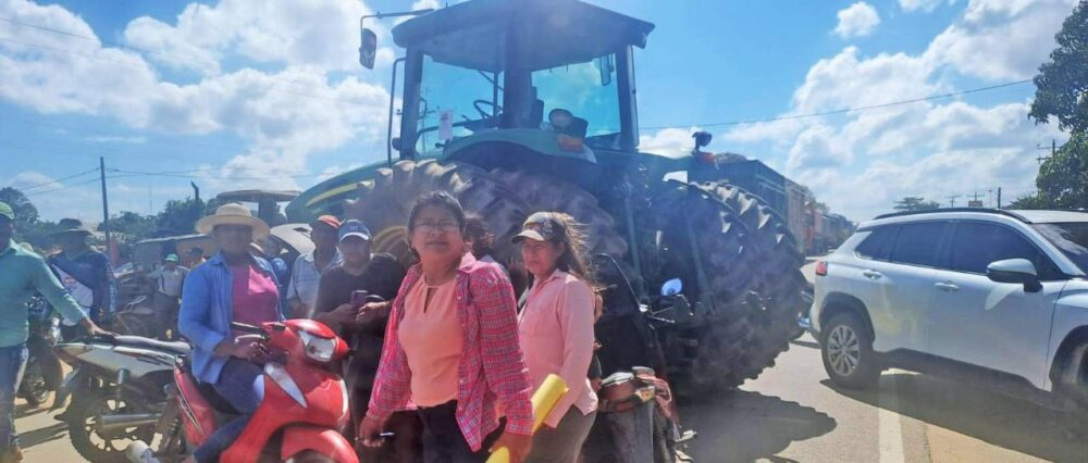 Santa Cruz: Instalan bloqueo en Minero en reclamo por la falta de combustible