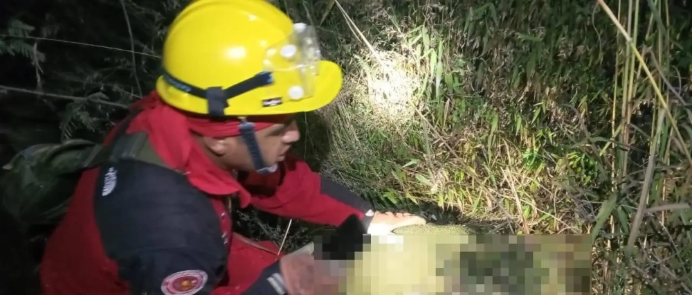 Chuquisaca: Una persona fue a buscar a sus ovejas y se embarranca 250 metros; Bomberos la hallan con vida