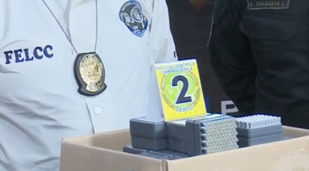 Policía decomisa 20 mil explosivos que eran transportados en un bus de pasajeros