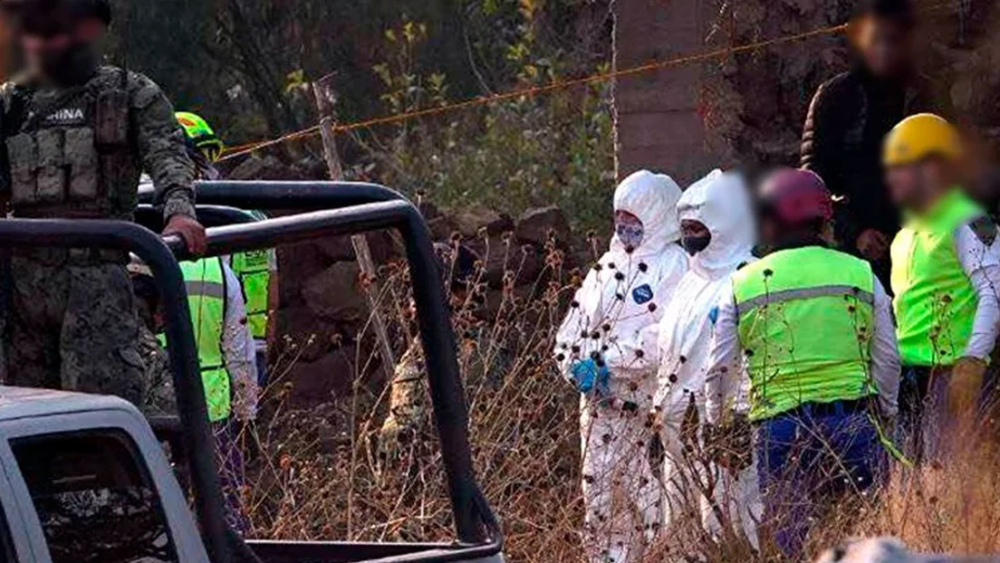 Hallan 17 cuerpos enterrados en una casa en México