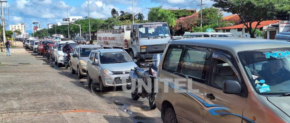 Se registran largas filas en surtidores del eje central este fin de semana