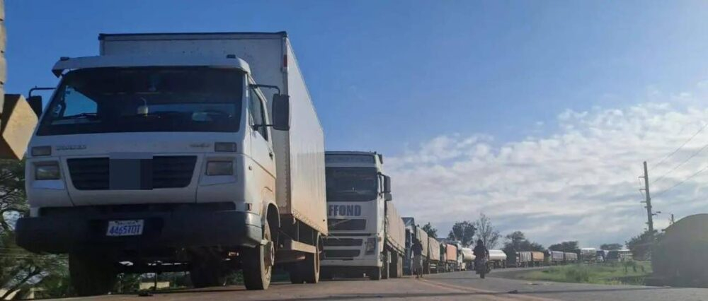 Carretera expedita en Pailón; pobladores amplían el cuarto intermedio hasta el martes