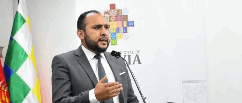 Roberto Ríos jura como nuevo ministro de Gobierno en remplazo de Del Castillo, que ahora es precandidato del MAS