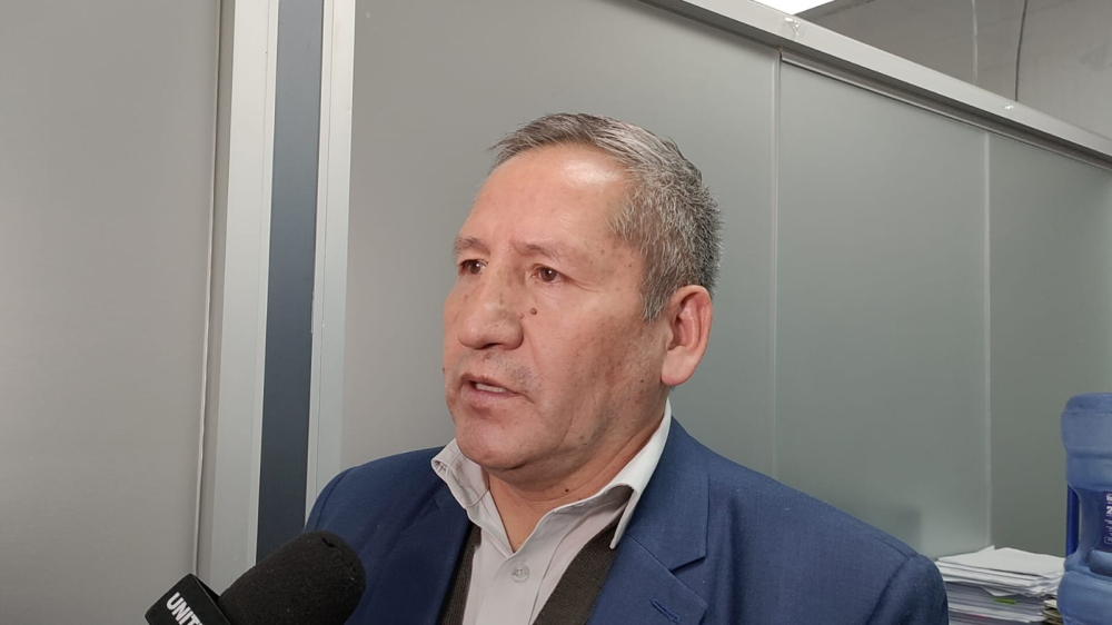 El CEO incauta 800 pollos y un camión que transportaba madera de contrabando