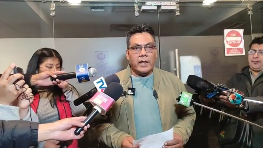 Jefe policial anuncia proceso contra diputado Arce y éste desafía al ministro Ríos a denunciarlo