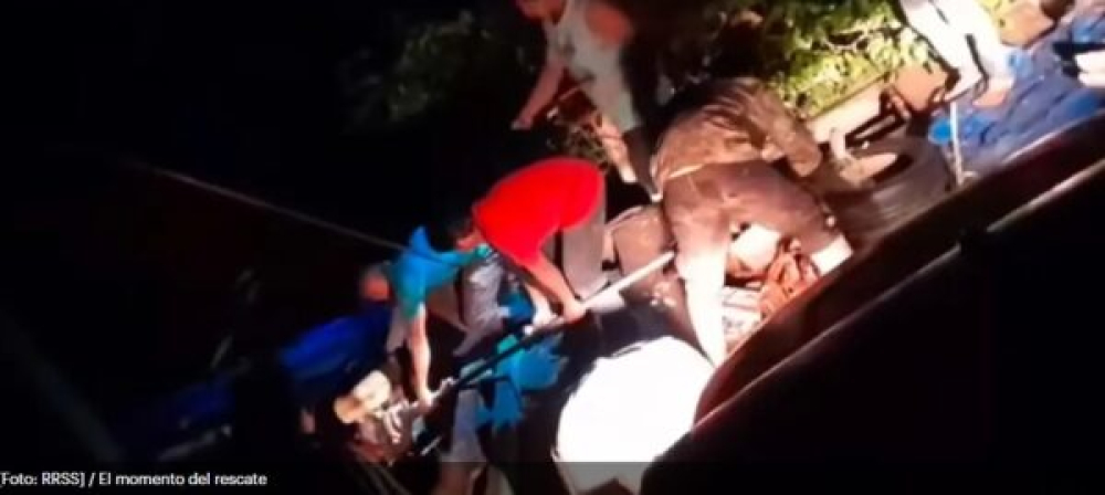 Rescatan a nueve ocupantes de una embarcación que había naufragado en el Río Mamoré