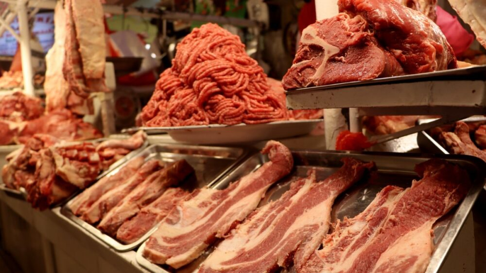 Del productor al vendedor final: Gobierno sugiere eliminar intermediarios para bajar el precio de la carne