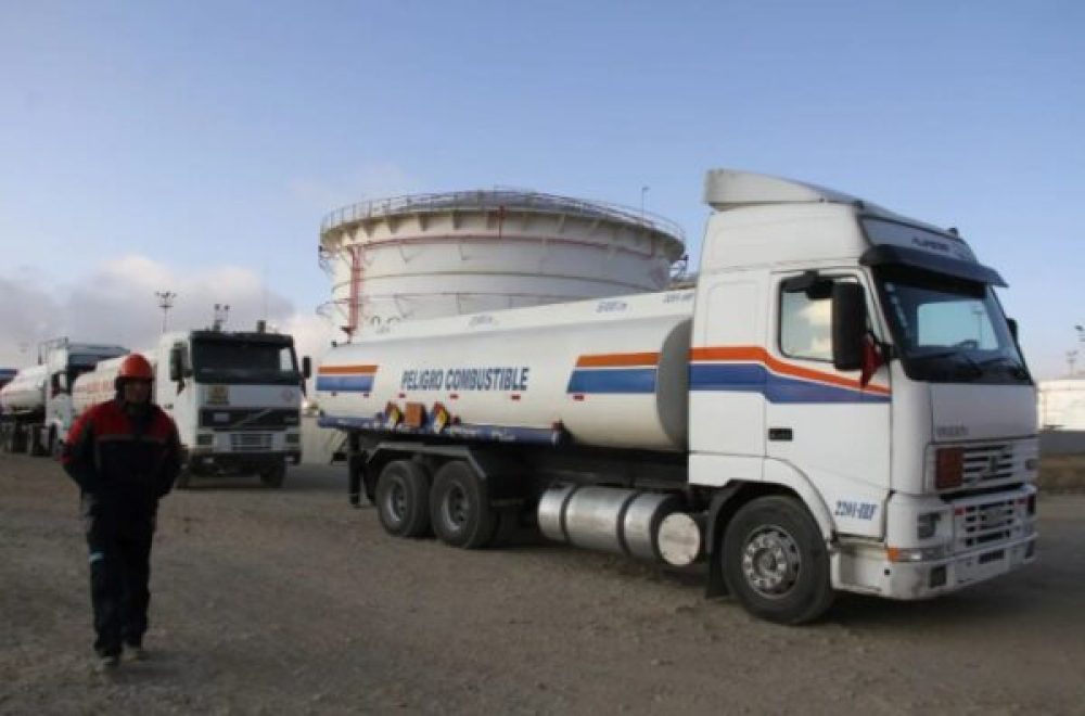 Sin divisas, YPFB opera ‘al límite’ para proveer combustibles